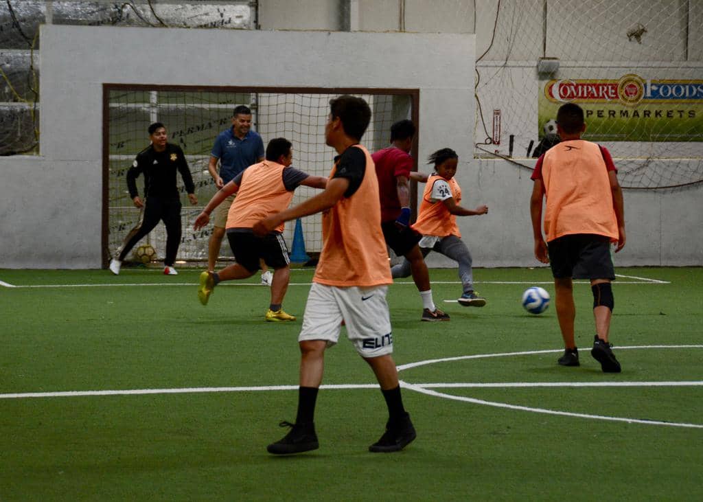 kennedy_middle_school_esl_students_visit_creative_player_10