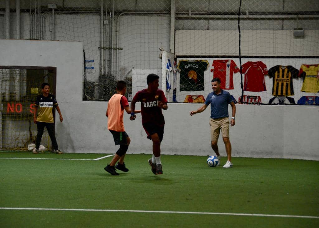 kennedy_middle_school_esl_students_visit_creative_player_9